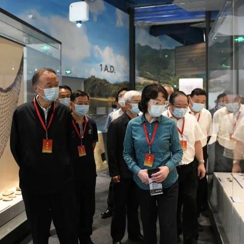 告发:2025新澳门正版免费挂牌,杜绝不实的面具,实用剖析、解释与落实 告发:2025新澳门正版免费挂牌,杜绝不实的面具,实用剖析、解释与落实
