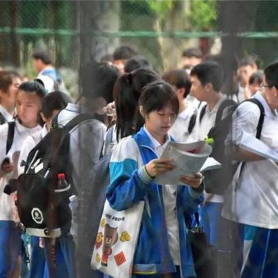 留心宣传的陷阱,2025全年免费资料大全的拆穿！改进解答、解释与落实